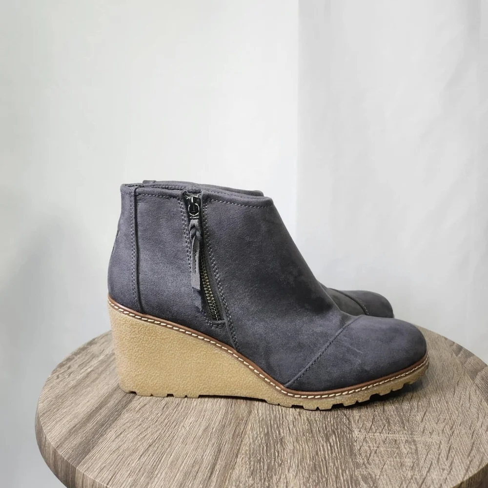 Toms Grey Faux Suede Wedge Heel Ankle Side Zip Booties Shoe size 10